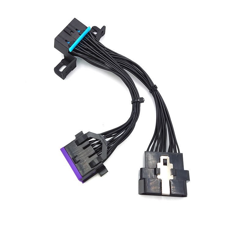 Three-pin mains-rated connector lead